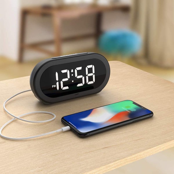 Liten LED-väckarklocka med snooze, enkel att ställa in, full range