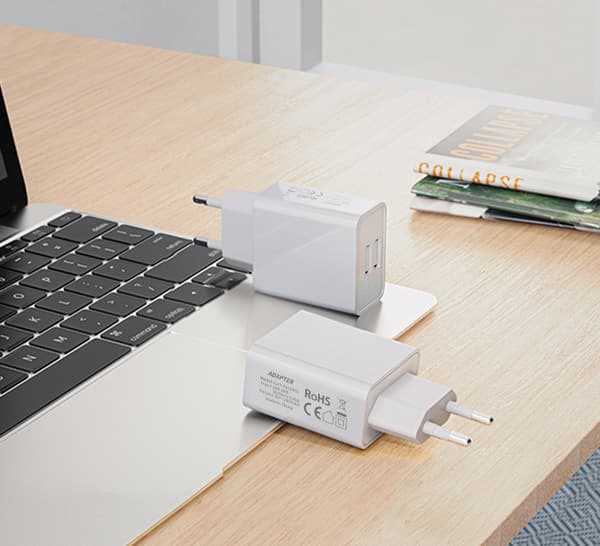 Universal 5V 2A/10W vægadapter med 2 USB-porte - USB Socket Co