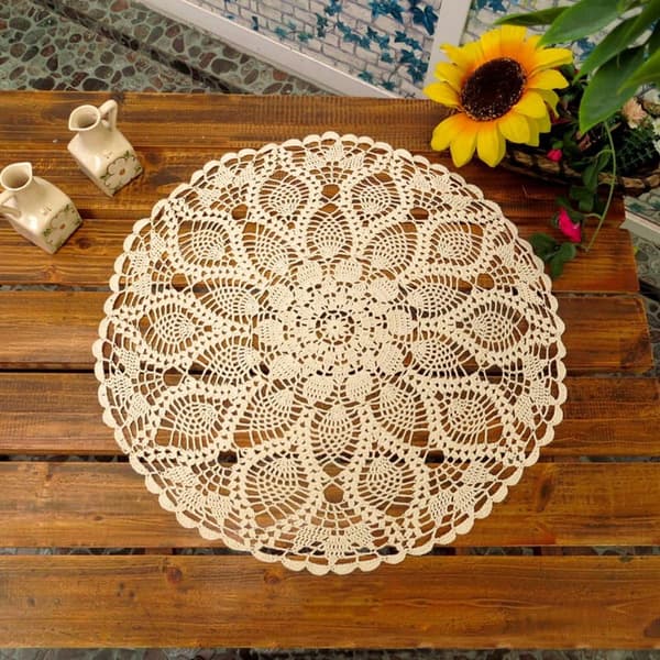 Håndlaget bomullsblonde rund duk beige 60cm
