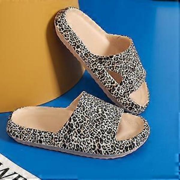 Sommer-slides for kvinner Myke tykke såler EVA Bad Ikke-skli tøfler Leopard Graffiti Sandaler (42 43)