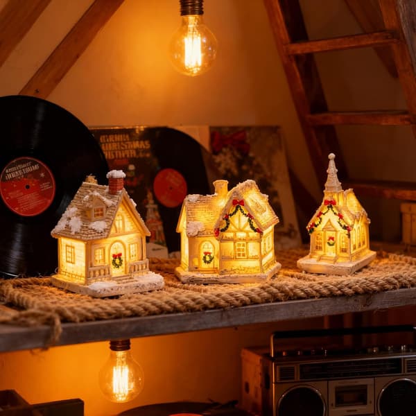Juleby-dekorationer: LED-oplyste hus-ornamenter, boligindretning og festlige borddekorationer – E E
