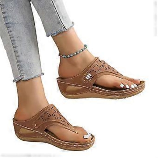 Håliga blomkilar Dam Flip-Flops Andningsbara Bekväma Sandaler för Resor Utomhusbruk (38 Brun)