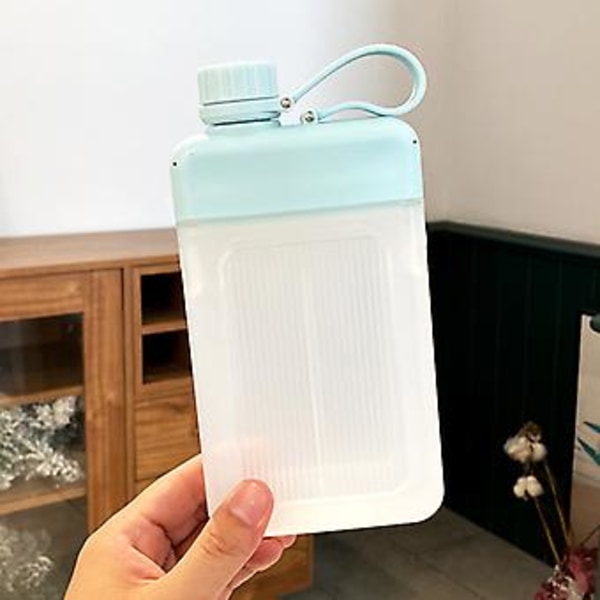 JUSCH Vandkrus Flad Bærbar Kvadratisk Vandkrus Udendørs Rejse Bærbar Lomme Vandflaske Kreativ Flad Sports Vandflaske Enkel Grøn 450ML(WZ1930