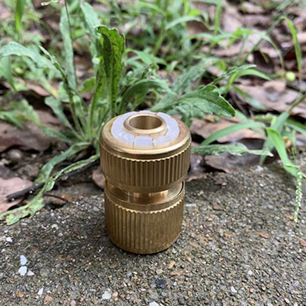 2 messinkistä puutarhaletkun liitintä/liitintä 13 mm (1/2\") - Aqu