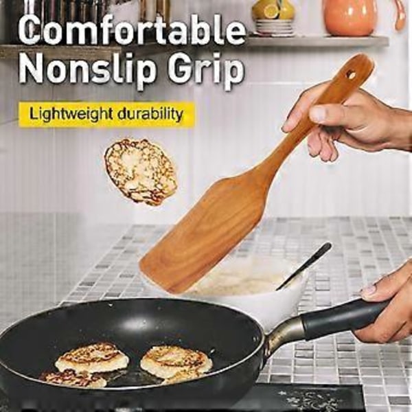 Vinklad stekspade i teakträ för non-stick kokkärl