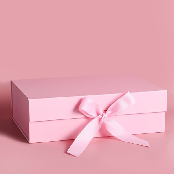 Rosa presentförpackning i medium storlek med band, rosett presentask magnetisk present