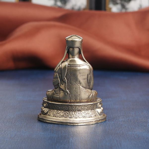 Tibetanska mässingsstatyer av Sakya Buddhas fem förfäder, eller
