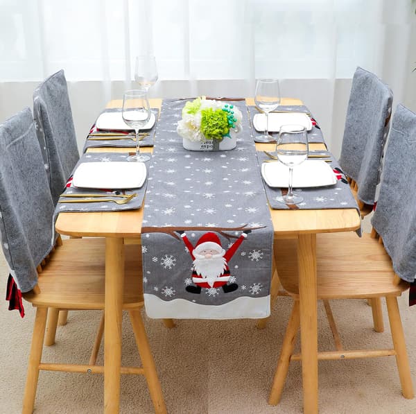 Julebordduk med Julenissens Broderi - Juledekorasjon