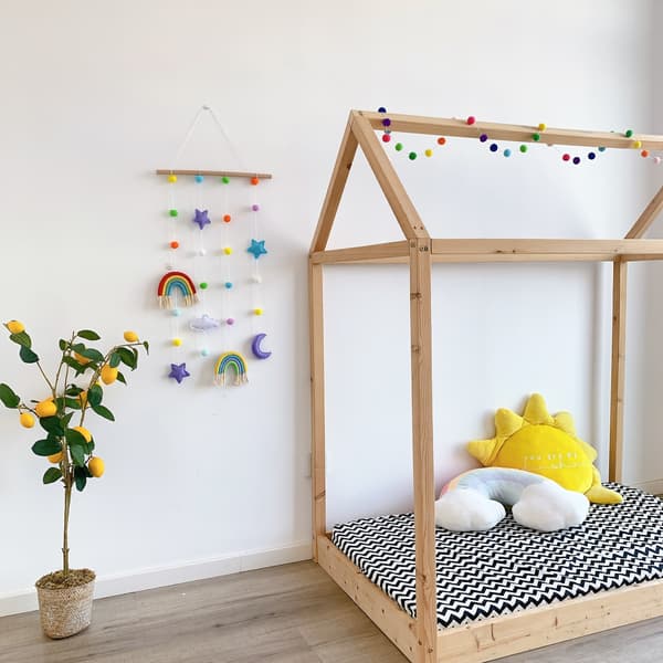 Drömfångare, regnbågsfotodisplaystativ med pom pom-hårrosett