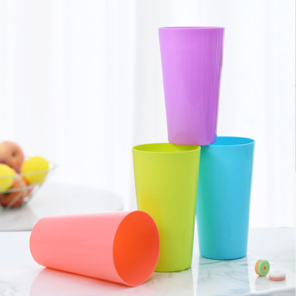 Höga plastglas, set med 12 färgade okrossbara tumlare