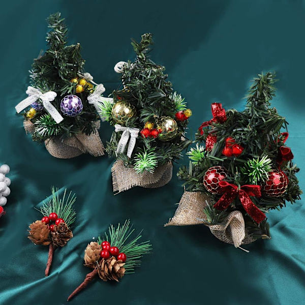 Liten grön konstgjord julgran bordsdekoration med mini