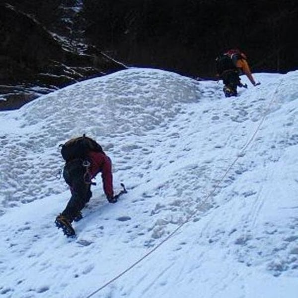 Universal Crampons 18 Tänder Stål Isgrepp Anti-Slip Snö och Is Dragkedjor Skoskedjor Säkra
