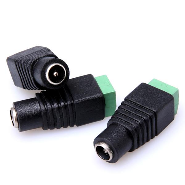 4 kpl 5,5 mm 2,1 mm DC-uros- ja naarasliitin 12 V:n virtalähdeliitin