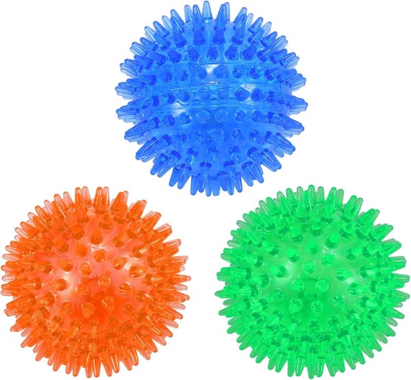 3 pientä 11 cm:n extrudoitua koiranpallolelua, koiran pureskelupalloja, kelluu
