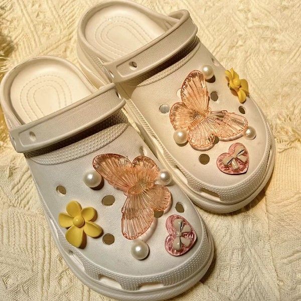 14 stycken 3D fjärils clog-sandaler ornament, skocharm, söta