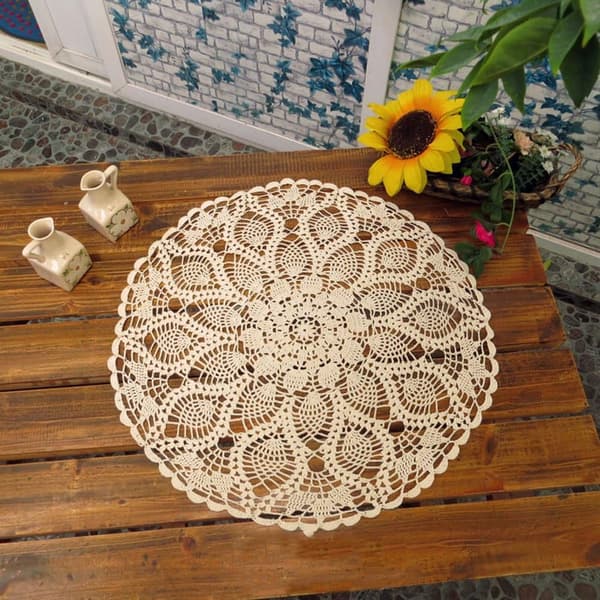 Håndlaget bomullsblonde rund duk beige 60cm