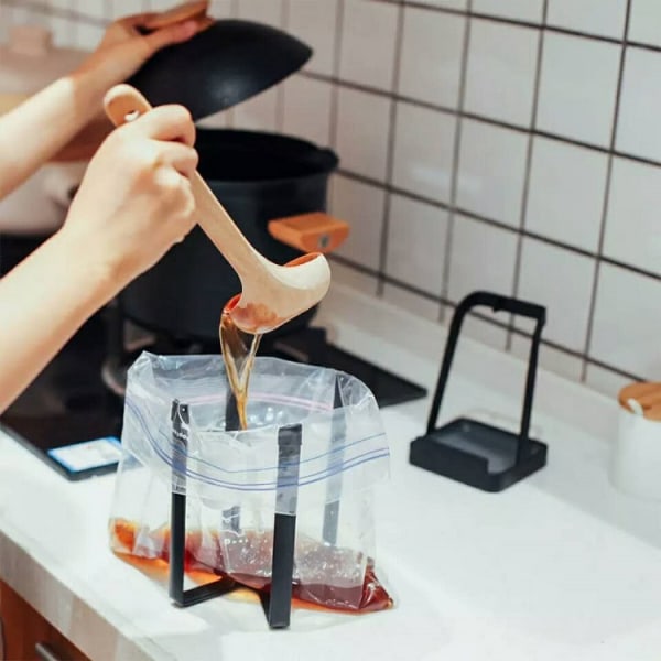 Monikäyttöinen teline, valutusteline, roskakori, musta, teräs/silikonimassaa, minimalistinen muotoilu