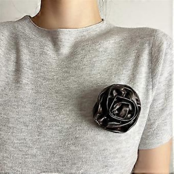 PU Läder Ros Brosch 3D Blomma Nål Mjuk PU Textur Modeaccessoar Läder Ros Nål Lämplig för Stilfulla Kläder Mörkbrun (Mörkbrun)