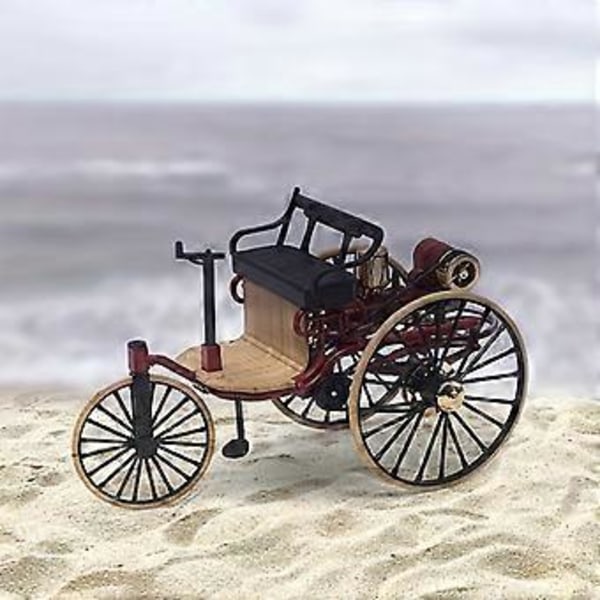 Luova 1:12 seoksesta valmistettu klassinen kolmipyöräinen automalli toimiston työpöydän koristeeksi (musta)