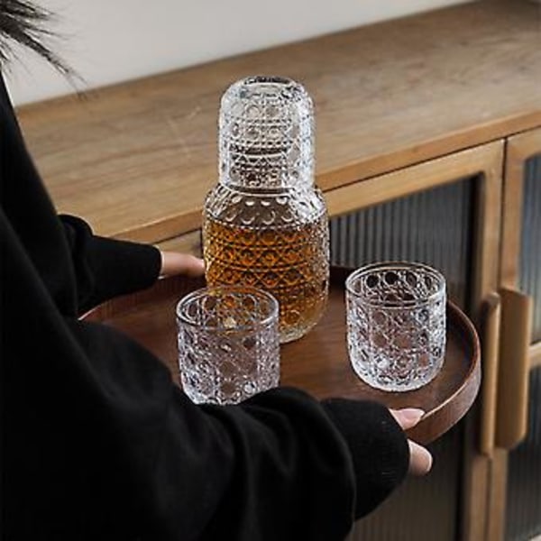 Retro Klar Glas Sengelampe Nat Vandkaraffel med Tumbler Glas, 44 cl Relief Glas Kande og 15 cl Kop Nat Sæt Hvid (Hvid)