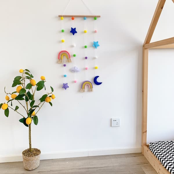 Drömfångare, regnbågsfotodisplaystativ med pom pom-hårrosett
