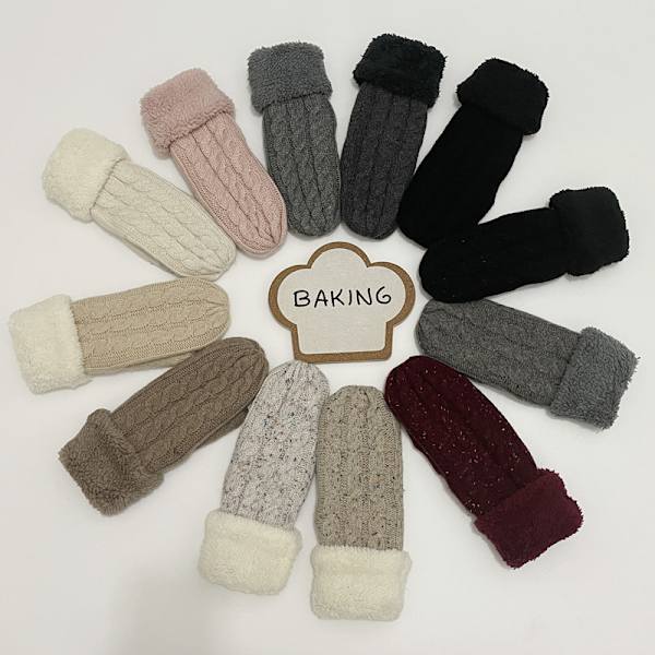 Beige, dam vinterhandskar, stickade pekskärmshandskar, ull c