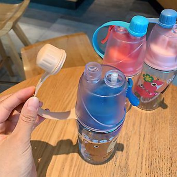 JUSCH Ny kreativ spraykopp utomhus bärbar sportvattenkopp kylande sommar barns bärbar plastsprayvattenkopp dinosaurie 600ml färgbox (WZ1