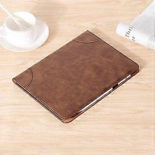 Retro Bog Leather Etui til iPad Pro 13 2024 (Kaffe)