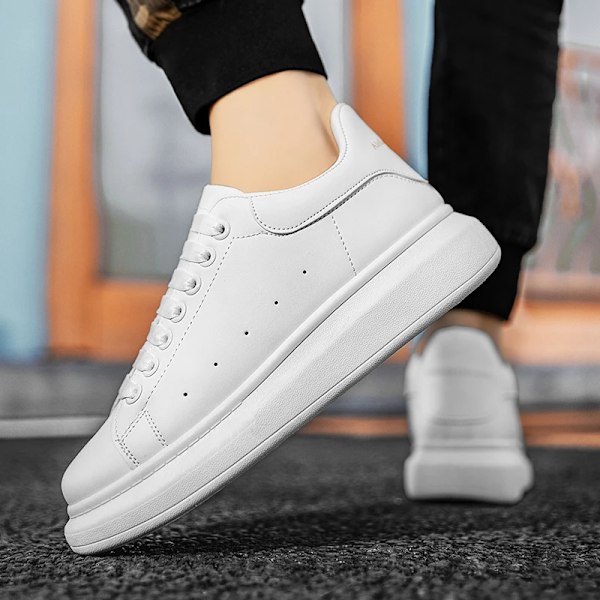 Män Platform Sneakers Höstmode Casual Skor utomhus Andas lätt Vita löparskor Dam Tennisskor WHITE WHITE 37