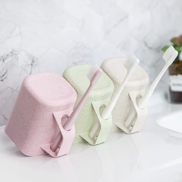 Kopp med holder for tannbørste, hvit