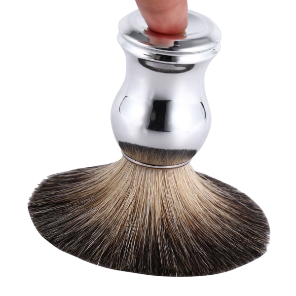 Fasjonabel barberbørste for menn, ansiktsrengjøringsverktøy Faux grevlinghår og sølvplasthåndtak