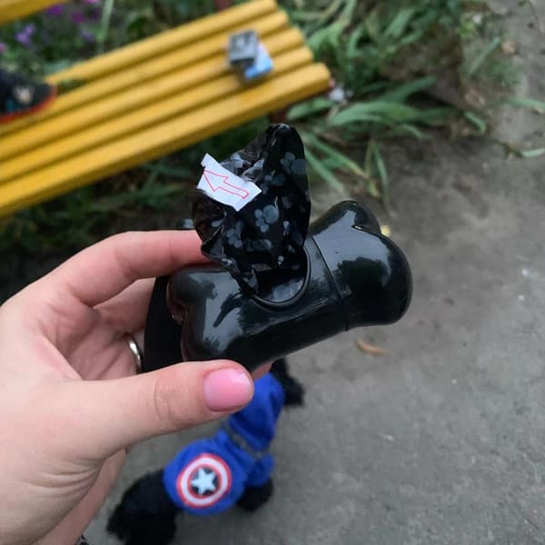 Koiran kakkapussit pidikkeellä - Musta