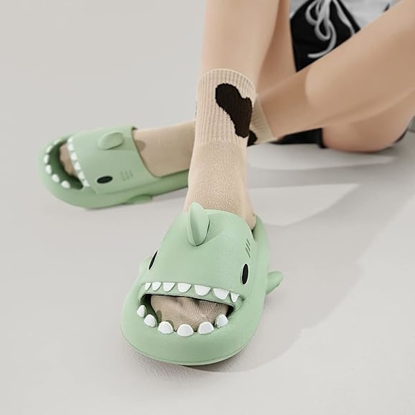 Herre- og damesandaler i hajform - sommer sandaler med åben tå, skridsikre badesandaler til strand og pool med tyk sål Grøn Green 42/43