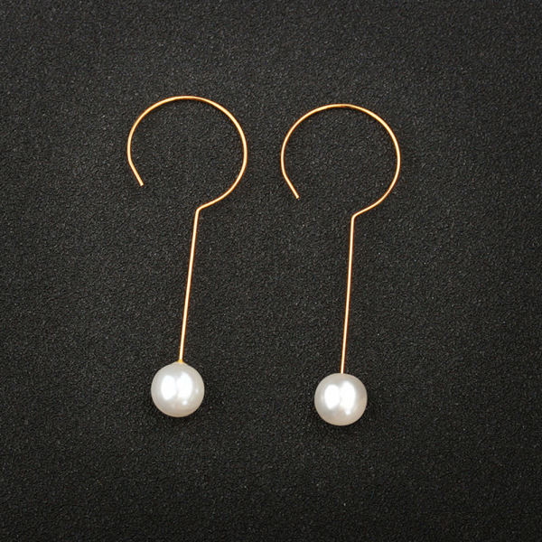 Moderigtige kvinder Faux Pearl lange øreringe Elegante festøreringe Smykkedekoration (guld)