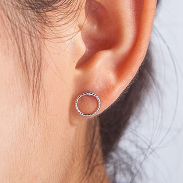 Naisten yksinkertainen muoti Twist Circle -nappikorvakorut Koristekorutarvikkeet (hopea)