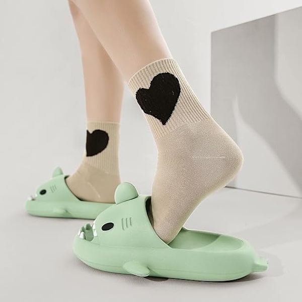Herre- og damesandaler i hajform, sommer-slippers, nye åbne slippers med skridsikker strand, pool- og brusebadssko med tyk grøn sål Green 38/39