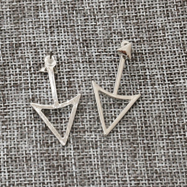 1 par delikat fasjonabel geometrisk trekantet dame ørepropper gave (sølv)
