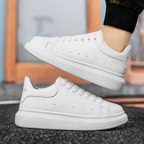 Män Platform Sneakers Höstmode Casual Skor utomhus Andas lätt Vita löparskor Dam Tennisskor VIT WHITE 43