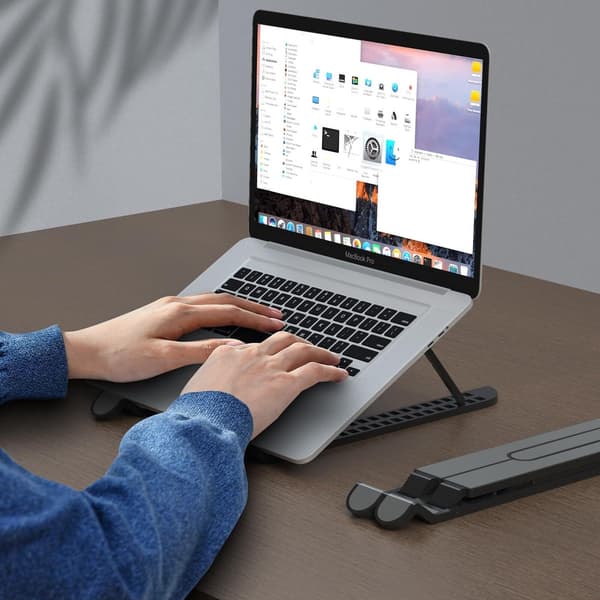 Justerbart laptopstativ, foldbart aluminiumslegering og ABS, ventileret skridsikkert til rejser og hjemmekontor, 6–15,6 tommer laptops