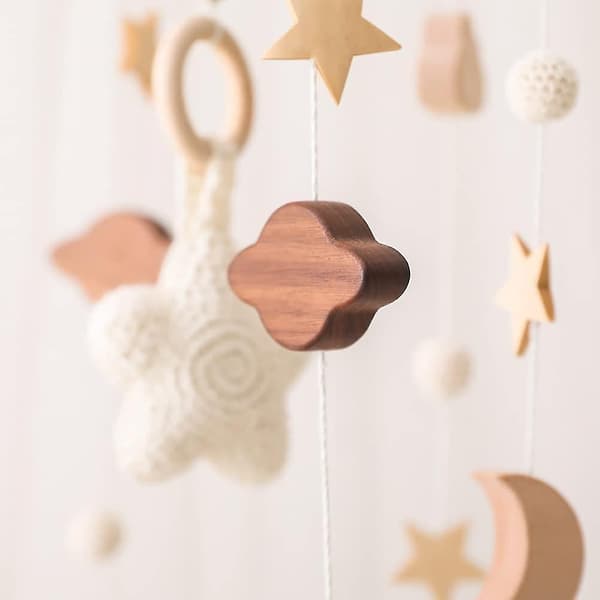 Mobil til tremmeseng, regnbueformet stjerne, til babyshowergaver