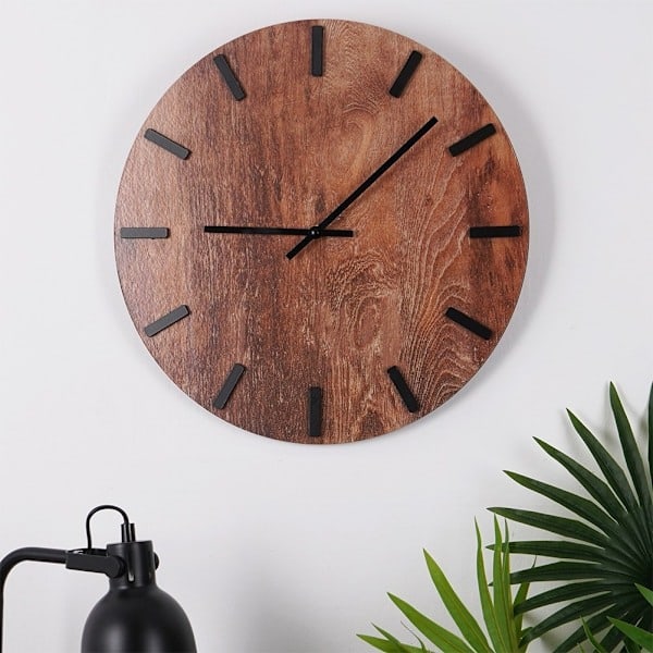 Stilfuldt sort vægur 40 cm i MDF og metal