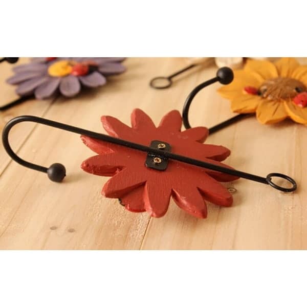 Creative Resin Wall Hooks with Daisies, Hand-Painted Iron Hooks, Home Decor (4-Pack)