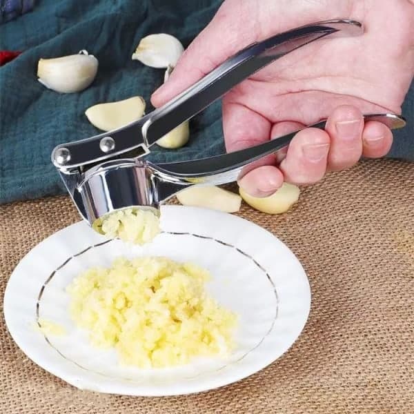 Garlic Press for Kitchen, 4-in-1 Garlic Chopper, Easy to Press