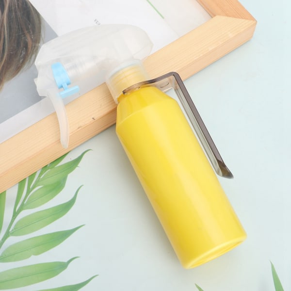 Uudelleen täytettävä muovinen kampaamosuihkepullo vesisumutin Salon Babershop -työkalu (keltainen)