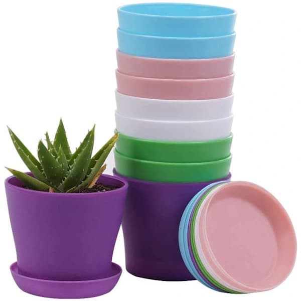 8 Plastplanter med underskål | Tilfældige farver