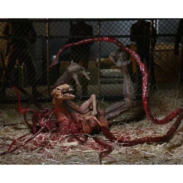 NECA: The Thing ~ Ultimate Dog Creature ~ Deluxe Set PVC Collection Actionfigur Figur Modell