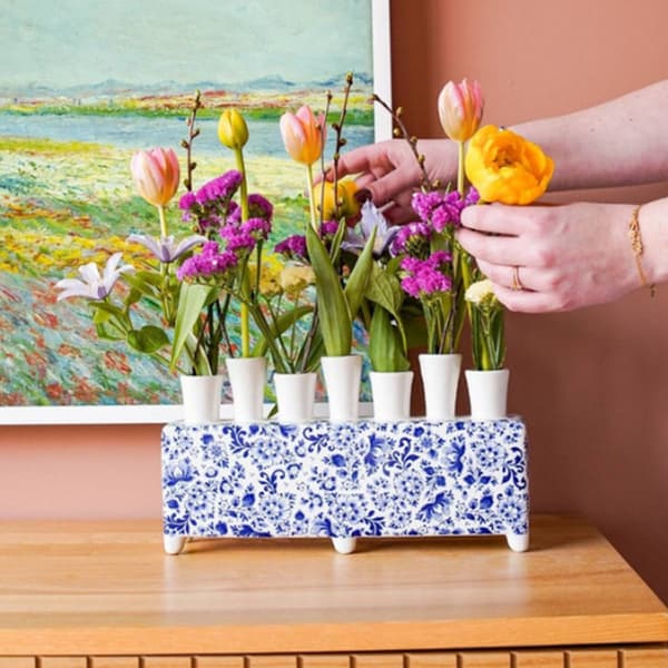 Delft Blå Tulpanvas, Rektangulär Keramisk Blomvas med 7 Öppningar, 17 cm Vit Blå Blommig Mittpunkt för Bord och Fönsterbräda