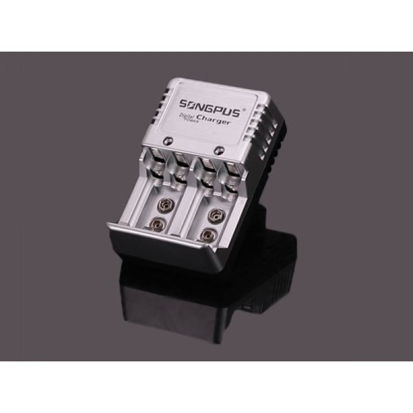 4x Batterilader - AA, AAA & 9V Batterier Sølv