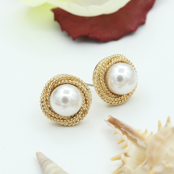 Elegante kvinner Faux Pearl øredobber Stud øredobber dekorasjon smykker tilbehør