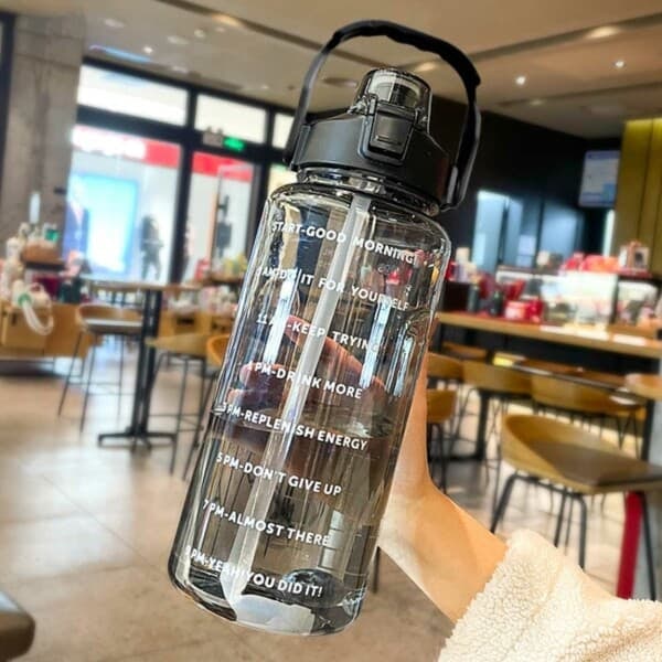 Stor Vandflaske med Sugerør 2 Liter Tidsmarkør Sort—pa